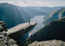 Posing auf der Trolltunga (Die Saga vom norwegischen Trekking Grand Slam, Teil 1)
