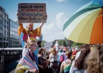 Pride Week in Hamburg: Farbenfroh auf dem CSD (Voigtländer 50mm F1.2 VM)