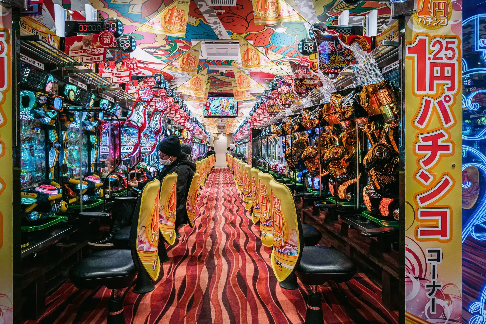 In einer der vielen Spielhallen Tokios. Diese Farben und Muster sind mehr als psychodelisch, oder?