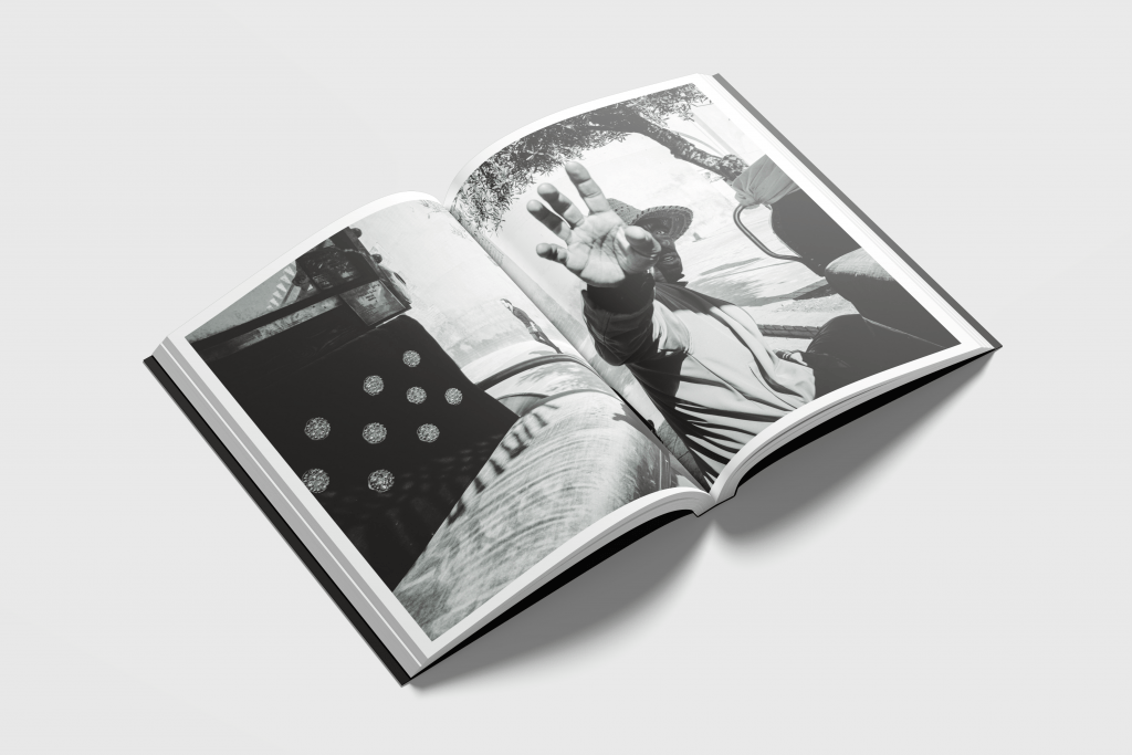 Please Move Along! Morocco (Florian Renz Photography Zine #4)